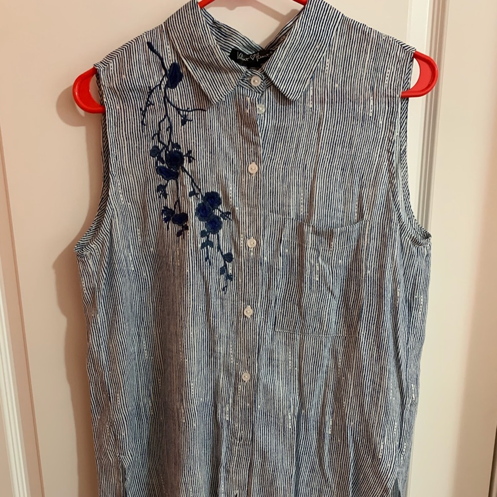 Hi-slow buttoned blouse